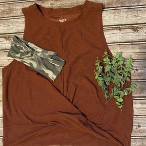Twisted hem workout crop top